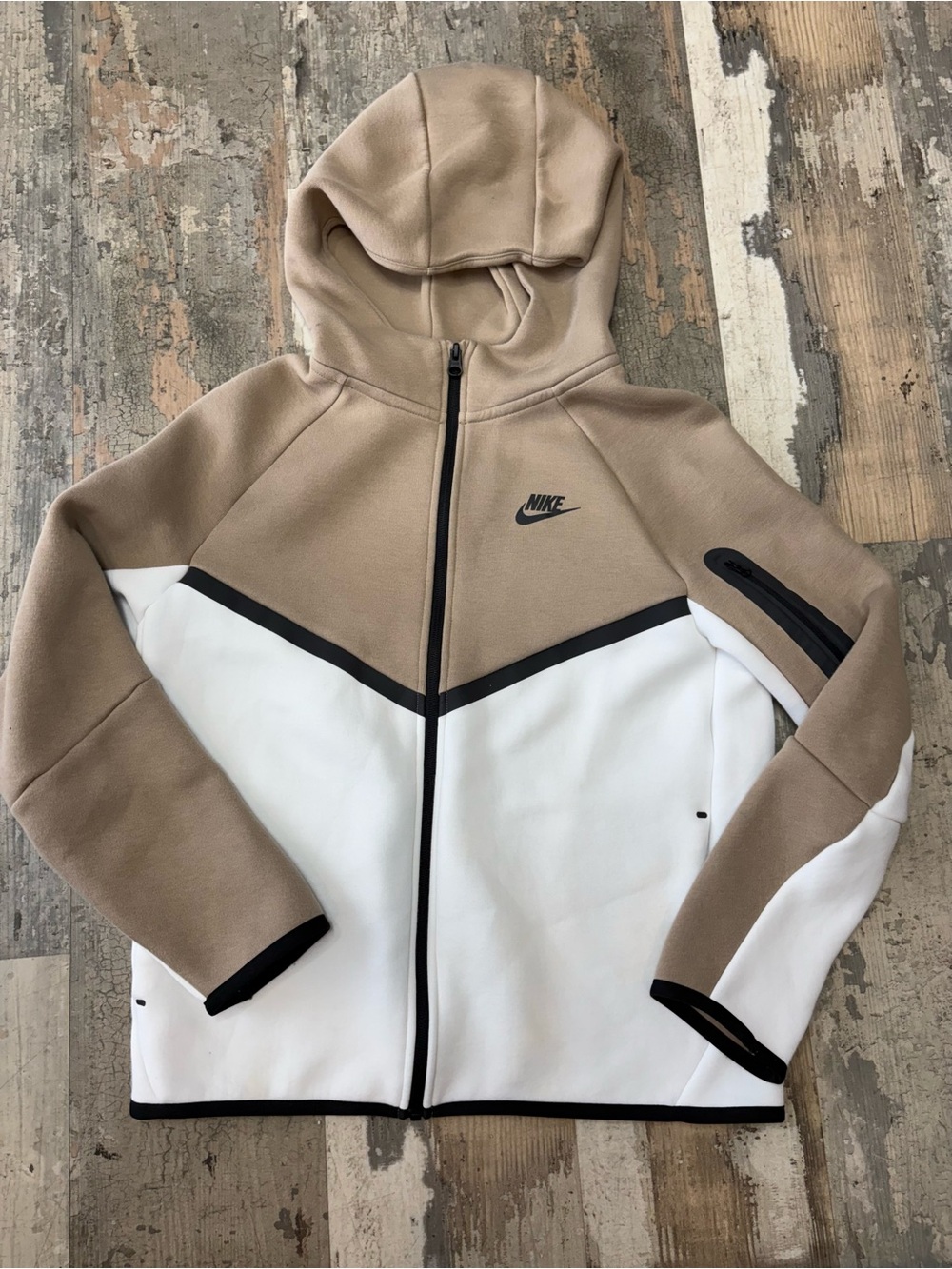 Nike Youth XL Hooded Performance Jacket — hv5867-121
